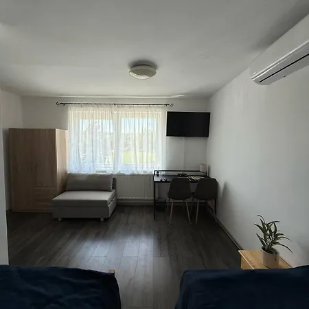 Rose 14 Food & Apartman