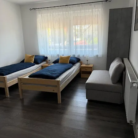 Rose 14 Food & Apartman *