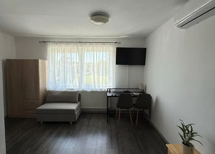 Rose 14 Food & Apartman