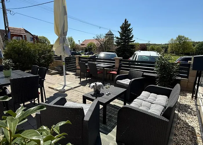 Rose 14 Food & Apartman *