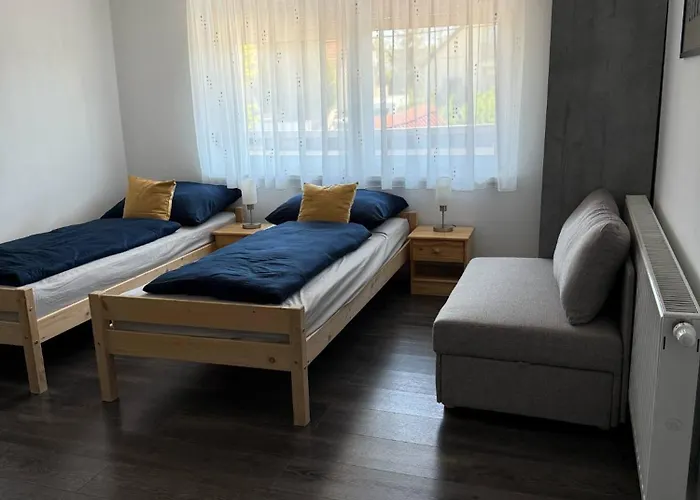 Rose 14 Food & Apartman *